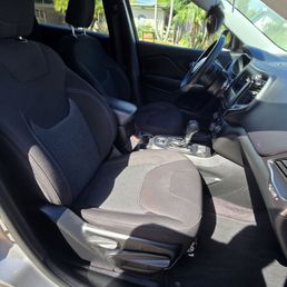 2019 Jeep Cherokee interior detailing.