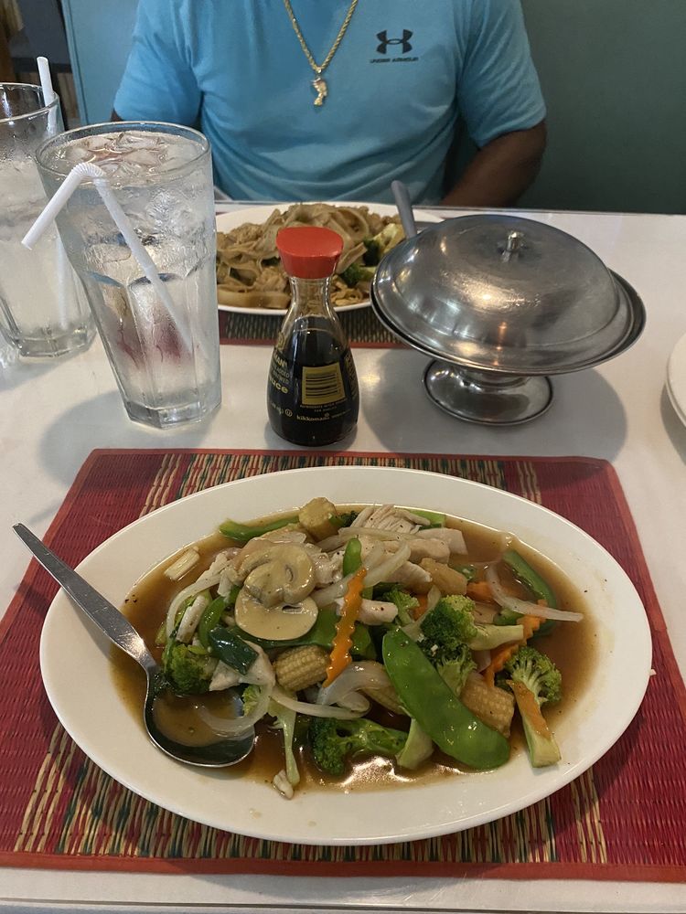 Social spots from Lek's Taste of Thailand