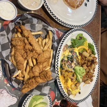 Black Bear Diner Pasadena - Joe's Hobo Omelette (1300-1610 cal), chicken tenders - Diners Near Me - Pasadena, Texas