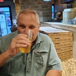 Having a cold Coors waiting on my pizza. Having a cold Coors waiting on my pizza.