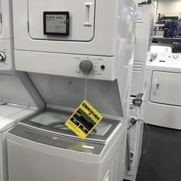 Whirlpool washer dryer combo. Space saver model and energy efficient. Whirlpool washer dryer combo. Space saver model and energy efficient.