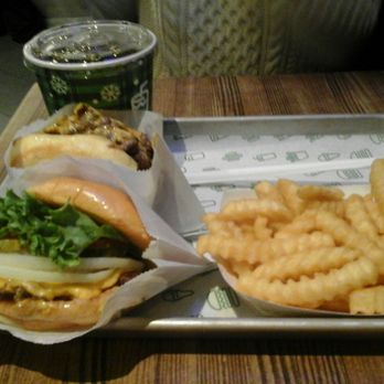 Shake Shack River North - Burgers Near Me - Chicago, Illinois Shake Shack River North - Burgers Near Me - Chicago, Illinois