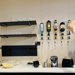 ERSTE Premier Lounge - Self serve bar