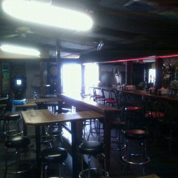 Gatsby's - back bar downstairs where bands play with a small dance floor - Pizza Near Me - Gahanna, Ohio