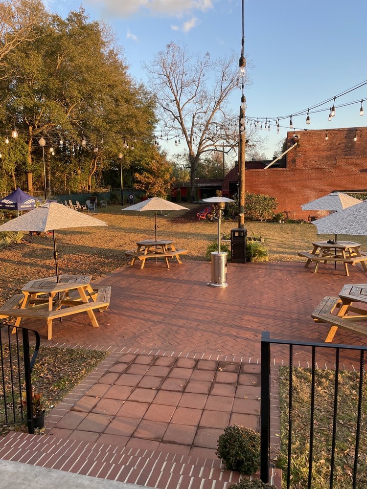 EDISTO BEER GARDEN Updated September 2024 148 Seaboard St