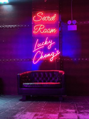 Lucky Cheng's Drag Queen Show Place by null