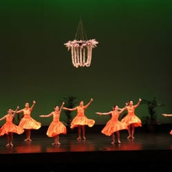 Hula Halau Na Mamo 'O Panaewa - On stage at hōike!