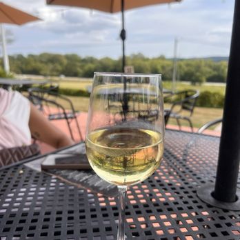 Defiance Ridge Vineyards - Wineries Near Me - Defiance, Missouri