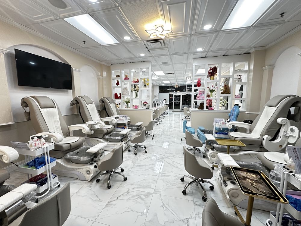 Sizen Nails & Spa Logo