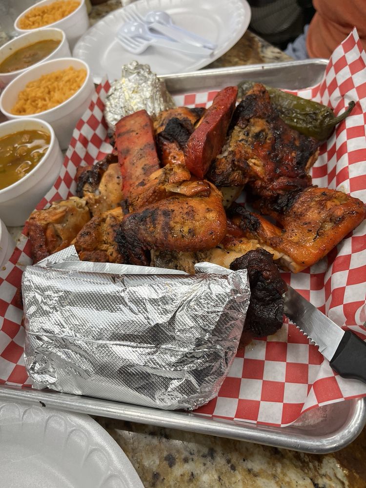 El Guero Pollo Asados Logo