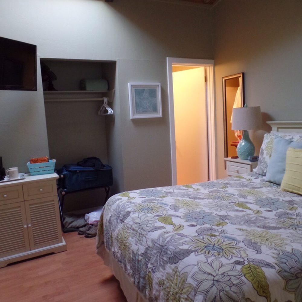 Motel Inverness - Room 6 - Hotels Near Me - Inverness, California
