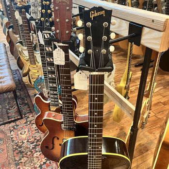 Carter Vintage Guitars - Guitar Stores Near Me - Nashville, Tennessee