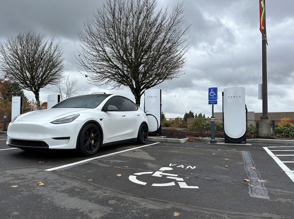 TESLA SUPERCHARGER WILSONVILLE 8315 SW Jack Burns Blvd, Wilsonville