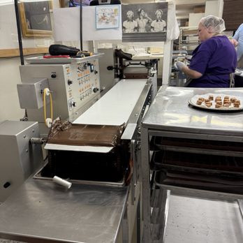 Boehm's Candies & Chocolates - Candy Stores Near Me - Issaquah, Washington