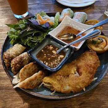 Que Viet - Sampler appetizer - Vietnamese Near Me - San Francisco, California