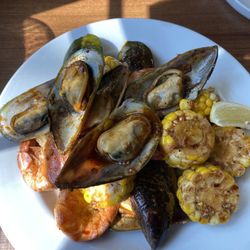 Hamada Fusion - Mussels and shrimp seafood boil