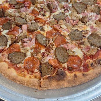 Capri Pizzeria & Restaurant - Pizza Near Me - Lake George, New York
