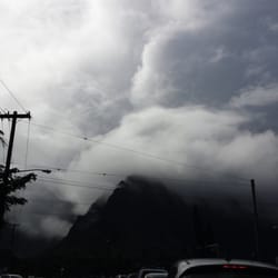 Kahekili Highway - It's pouring off and on in 79 degree weather! Thank goodness for cool trade winds!