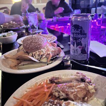 Oak Parker - Burger and Wings. - Cocktail Bars Near Me - Oak Park, Michigan