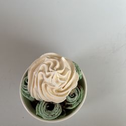Curly Cream Rolled Icecream