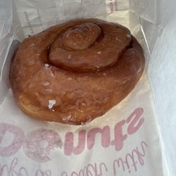 U&I Donuts - The cinnamon roll