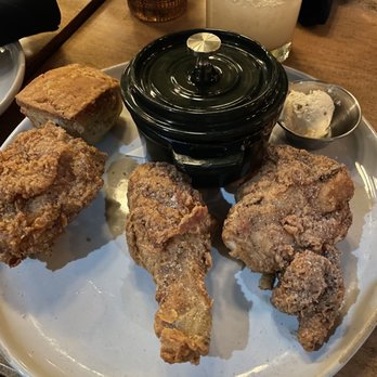 The Monroe - Fried chicken! Mac n cheese in the pot - New American Near Me - Orlando, Florida The Monroe - Fried chicken! Mac n cheese in the pot - New American Near Me - Orlando, Florida