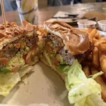Anny's Fine Burger - Cheeseburger with bacon and avocado - Burgers Near Me - Santee, California