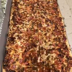 Mazzio's Italian Eatery - Closer view of the Yeti"Beast" pizza you don't even get full size pepperonis