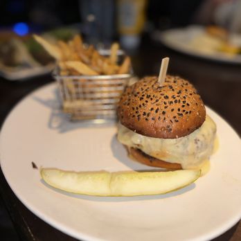 Yard House - Whiskey burger - New American Near Me - Lombard, Illinois