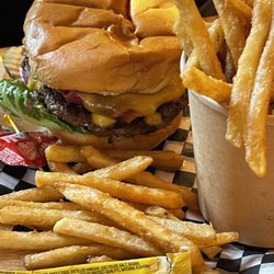 Main And Mill Kitchen And Bar - Redwood Burger