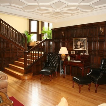 Grey Gables Manor B & B - Foyer - Hotels Near Me - Pembroke, Ontario