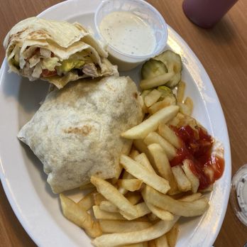 Gander's Family Restaurant - Chicken wrap with lots of fresh veggies - American Near Me - Luna Pier, Michigan Gander's Family Restaurant - Chicken wrap with lots of fresh veggies - American Near Me - Luna Pier, Michigan