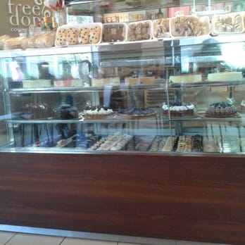Freedom Panadería - Detalle del mostrador de la panadería. ¿Qué andabas buscando? - Bakeries Near Me - Mendoza, M