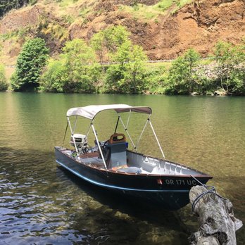 Promontory Park Campground - Boat at Promotory park - Campgrounds Near Me - Estacada, Oregon