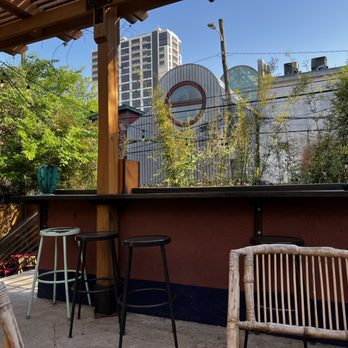 Las Perlas - Outdoor patio - Cocktail Bars Near Me - Austin, Texas