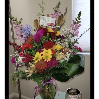 Bee's Blossoms - Delivered with smelly water. - Florists Near Me - Atascadero, California Bee's Blossoms - Delivered with smelly water. - Florists Near Me - Atascadero, California