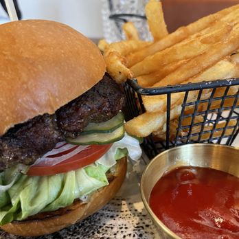 The Pressroom - XL Royale With Cheese (their 1/2lb hamburger) - Cocktail Bars Near Me - San Jose, California The Pressroom - XL Royale With Cheese (their 1/2lb hamburger) - Cocktail Bars Near Me - San Jose, California