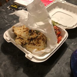 Chicken quesadilla with guacamole and sour cream :) Chicken quesadilla with guacamole and sour cream :)