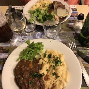Le Vaudésir - Beef with mashed potatoes - Bistros Near Me - Paris, 75 Le Vaudésir - Beef with mashed potatoes - Bistros Near Me - Paris, 75