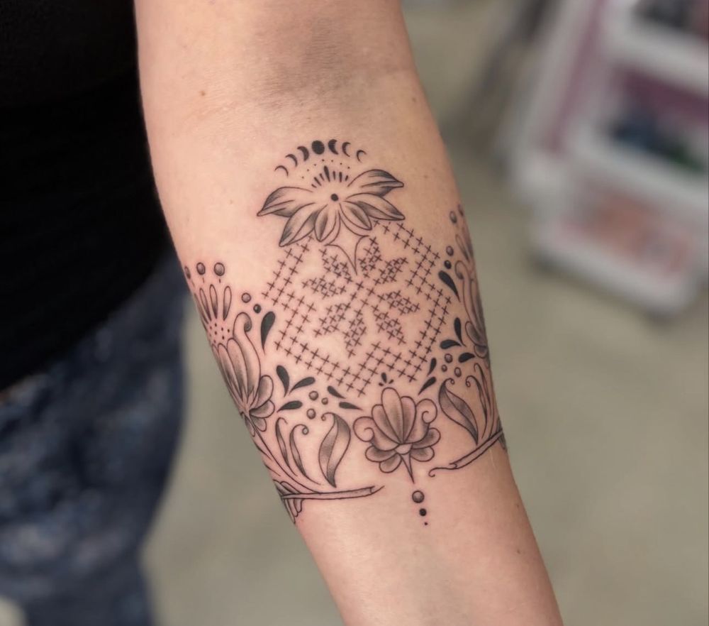 Pink lightning Tattoo Logo