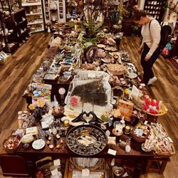 Enchanted Earth Trading Post - Healing stones from all over the world... Abundant selection... Let the stones pick you