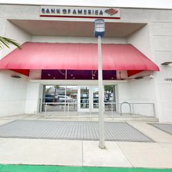 Bank of America Financial Center - Storefront