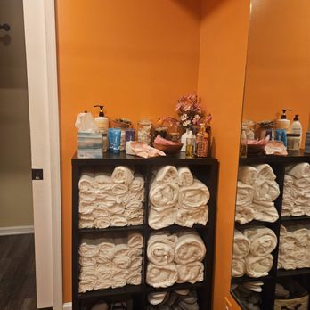 Hammam Bethesda - Changing room - Skin Care Near Me - Bethesda, Maryland Hammam Bethesda - Changing room - Skin Care Near Me - Bethesda, Maryland