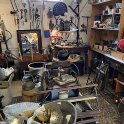 Apple Wagon Antique Mall - Unique items