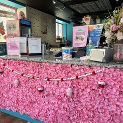 Anna Rose Bakery & Coffee Shop - Pretty pink ambiance