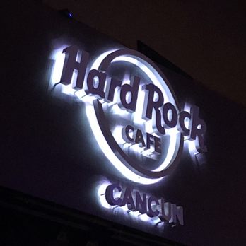 Hard Rock Cafe - Bars Near Me - Cancún, ROO