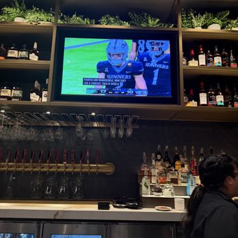Cooper’s Hawk Winery & Restaurant - Bar - New American Near Me - Ashburn, Virginia