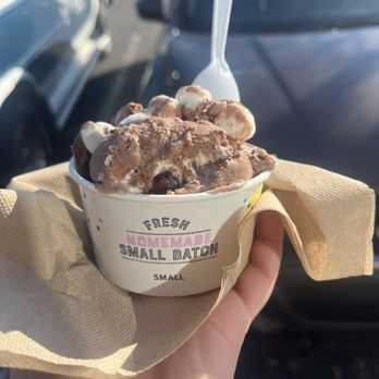 Marble Slab Creamery - S'mores Ice Cream - Ice Cream & Frozen Yogurt Near Me - Pooler, Georgia