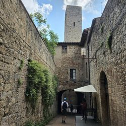 Arco dei Becci - Another view of Torre dei Becci