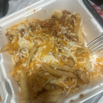 Angelo's Burgers - Look on the left side that's the amount of chill that was giving for a large chilli cheese fries.. never again smh.. - Burgers Near Me - Pomona, California Angelo's Burgers - Look on the left side that's the amount of chill that was giving for a large chilli cheese fries.. never again smh.. - Burgers Near Me - Pomona, California
